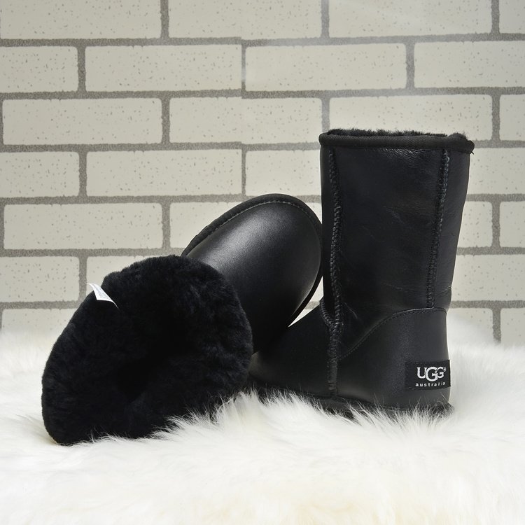 Short leather deals uggs