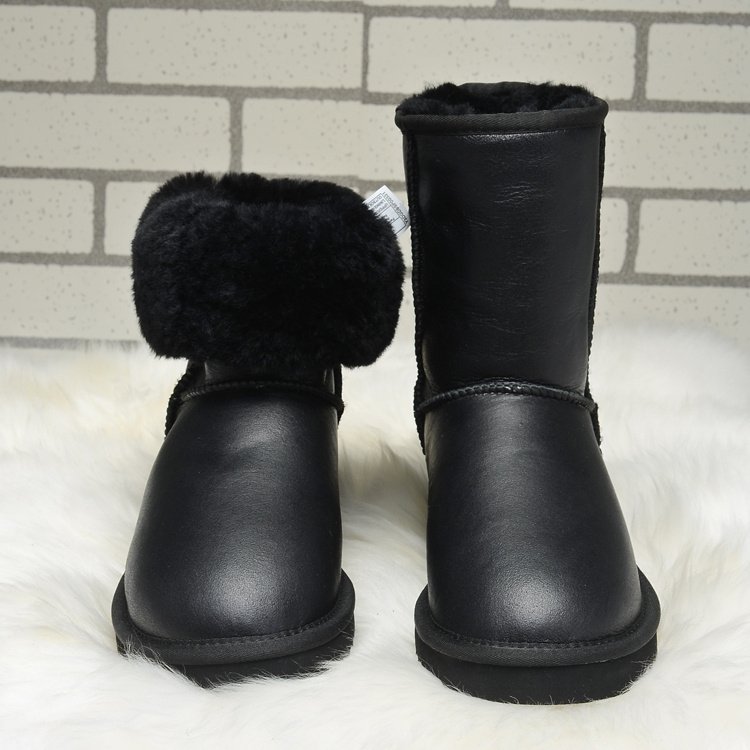 Uggs classic short store leather