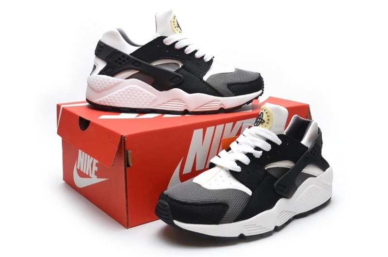 nike air huarache mens black and white