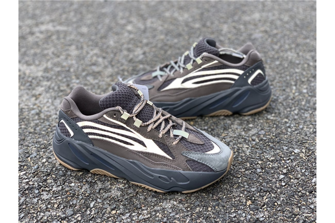 Yeezy 700 hot sale geode v2