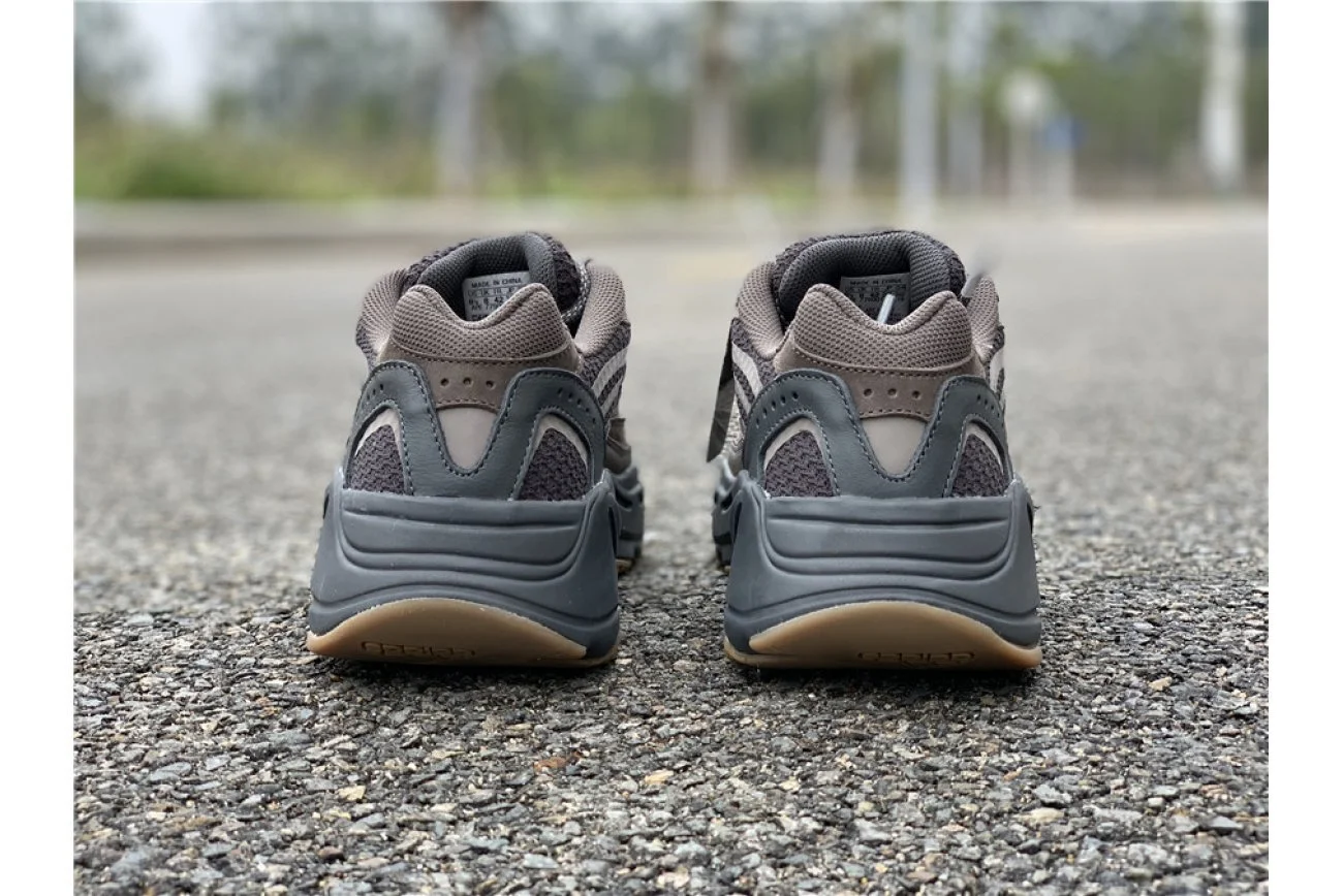 Кроссовки Adidas Yeezy 700 V2 "Geode"