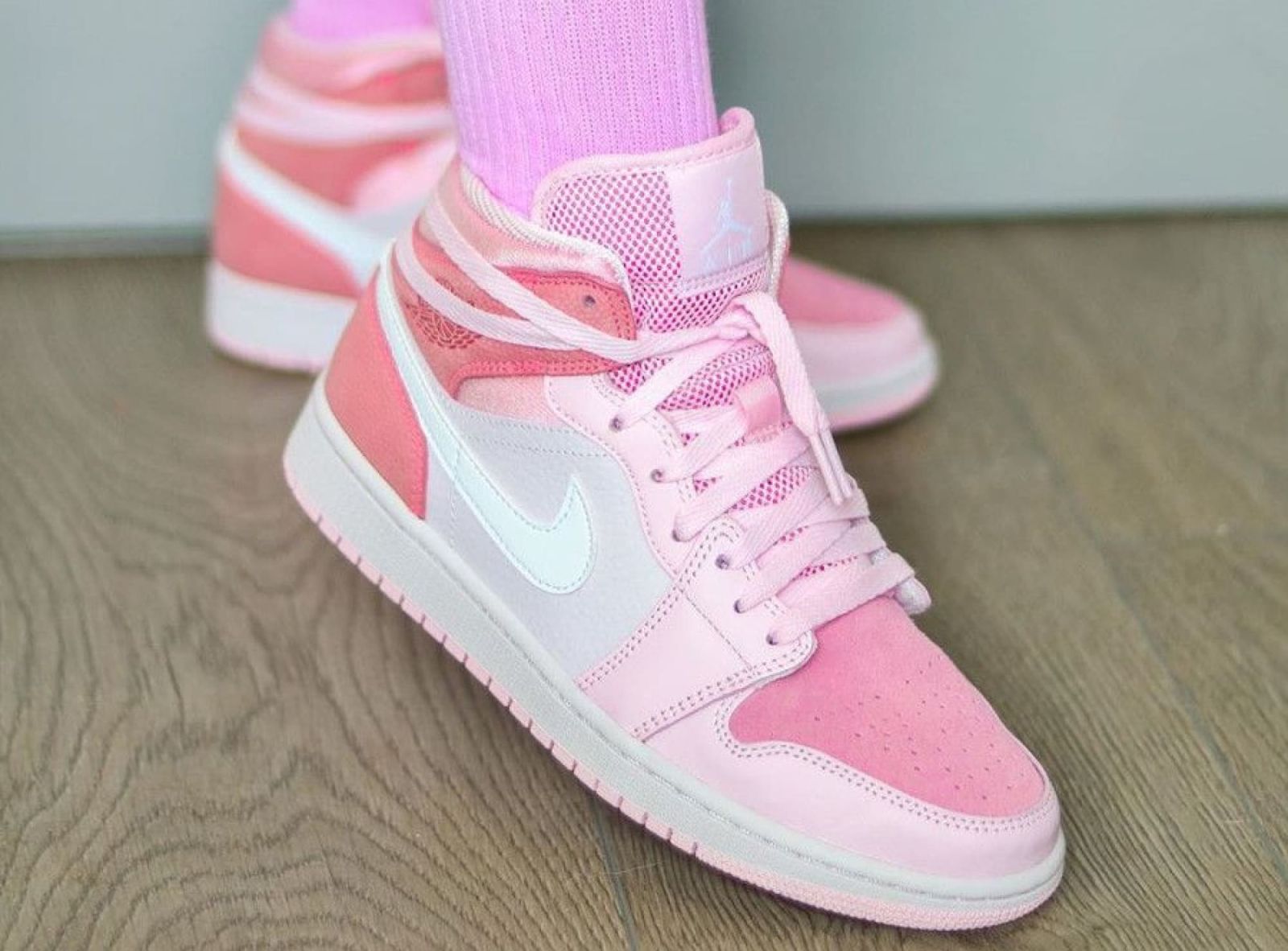 Отзывы о Кроссовки Nike Air Jordan 1 Mid Digital Pink