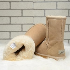 UGG Classic Short Beige