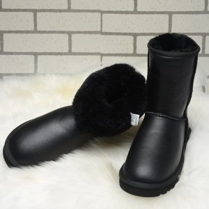 UGG Classic Short leather Black