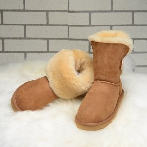 UGG Bailey Button