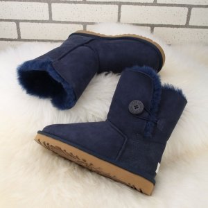 UGG Bailey Button