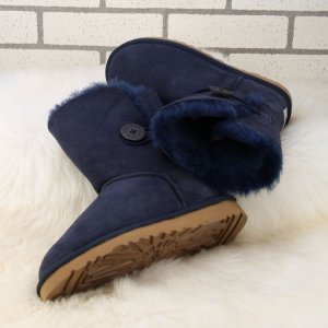 UGG Bailey Button