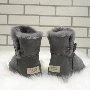 UGG Bailey Button Mini