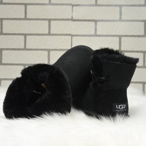 UGG Bailey Button Mini