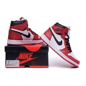 Кроссовки Nike Air Jordan 1 Retro High Chicago